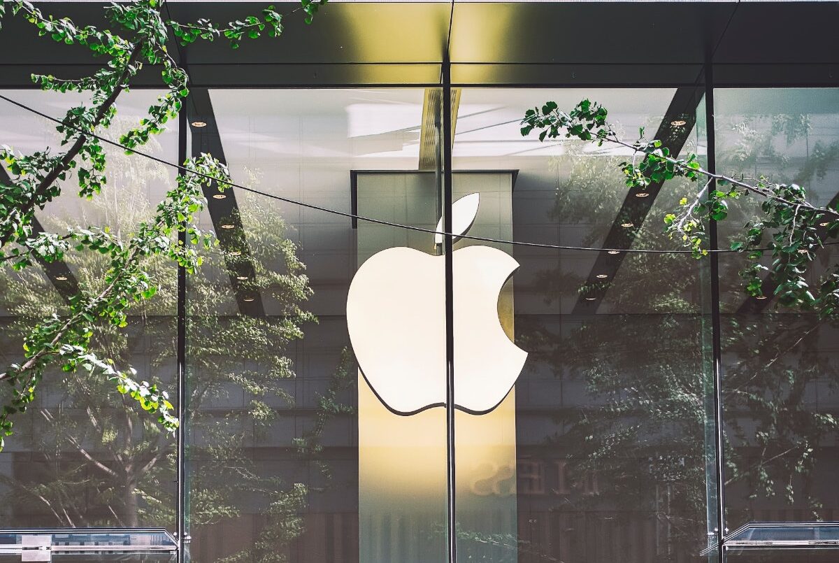 apple store metallic logo